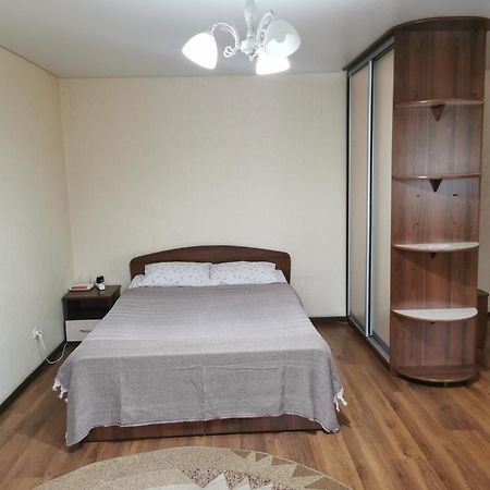 1 Комн Апартаменты В Центре Рядом С Парком Kostanái Exterior foto